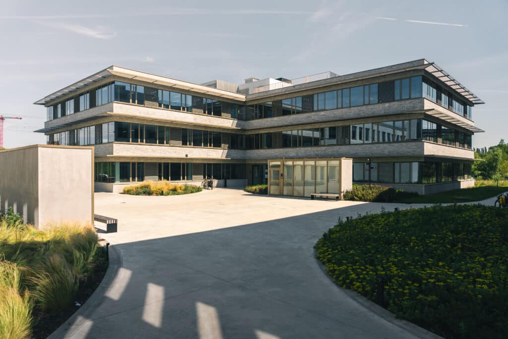Alides moved its headquarters to a  state-of-the-art building it developed  on its office site Forum in Ghent.